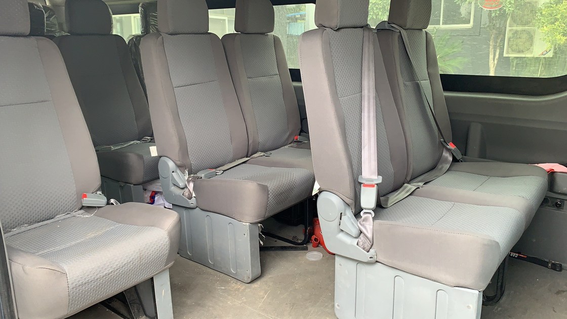 2+1 Layout Hiace Bus Seats Durbale High Wear Resistance Untuk tubuh sempit